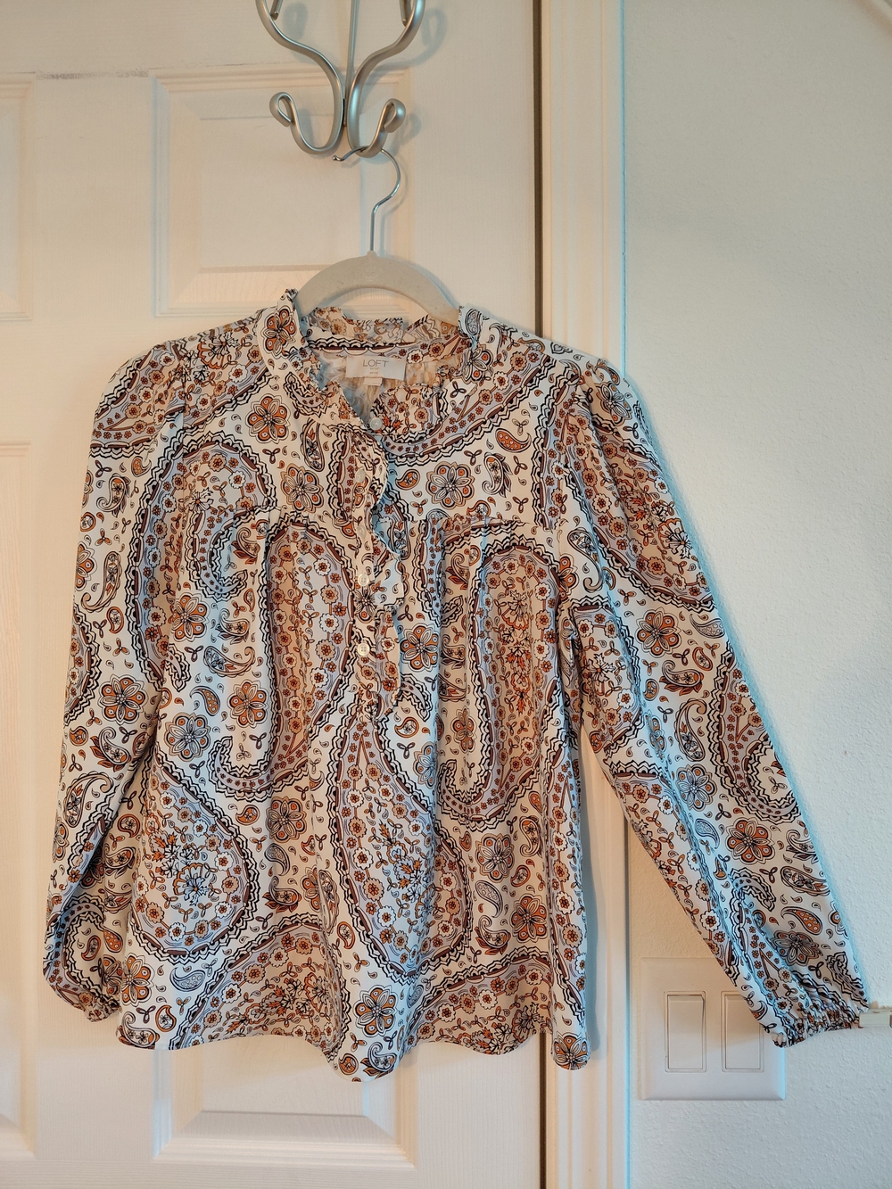 LOFT White Paisley Blouse with Brown & Black Accents Size Small Petite